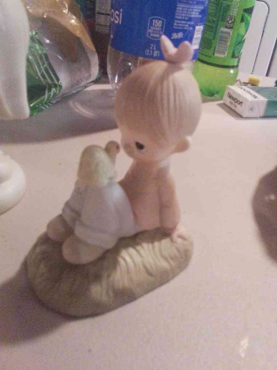 precious moments figurines vintage girl soccer - Southside, Tennessee - FleaMarketBay