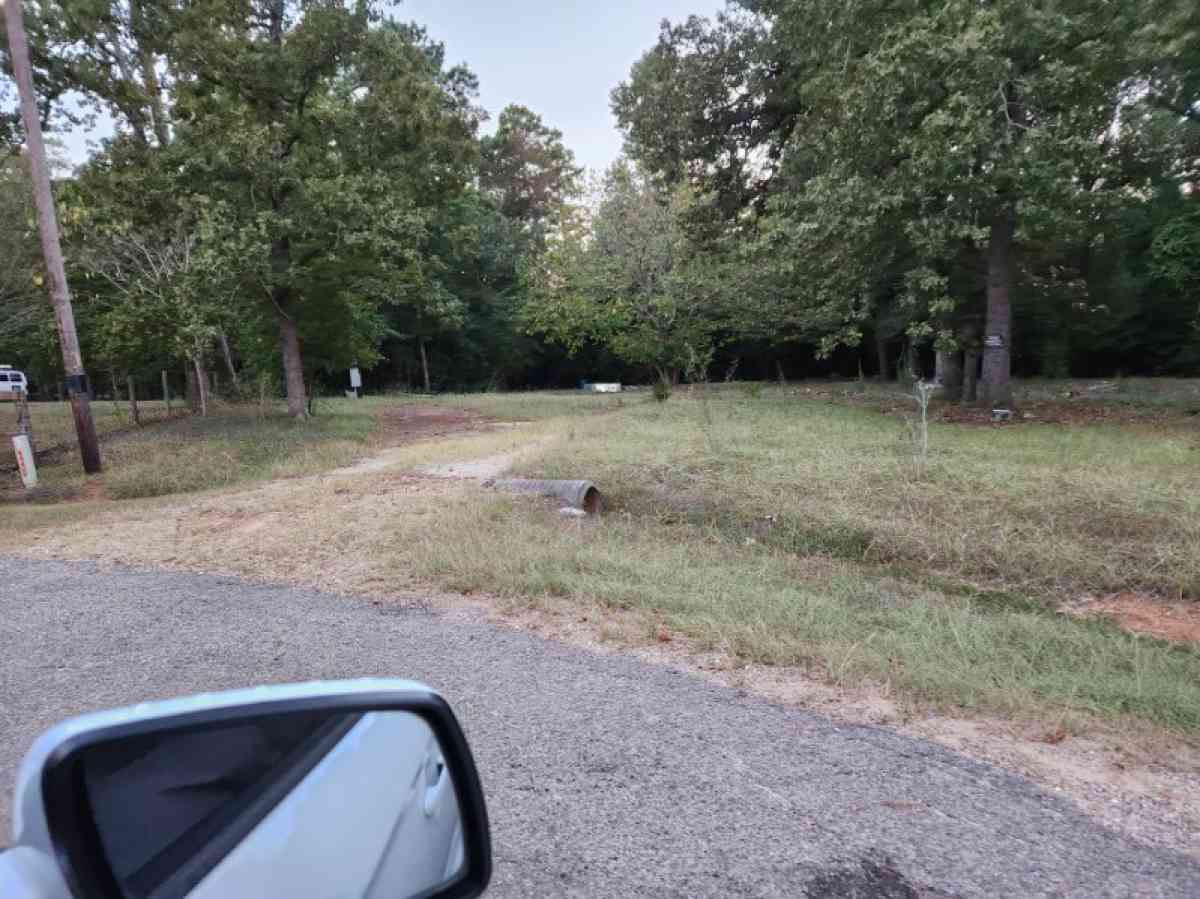 1 46 acre LOT with ELECTRICY WATER N SEPTIC  N  2 DRIVEWAYY - Victoria, Texas - FleaMarketBay