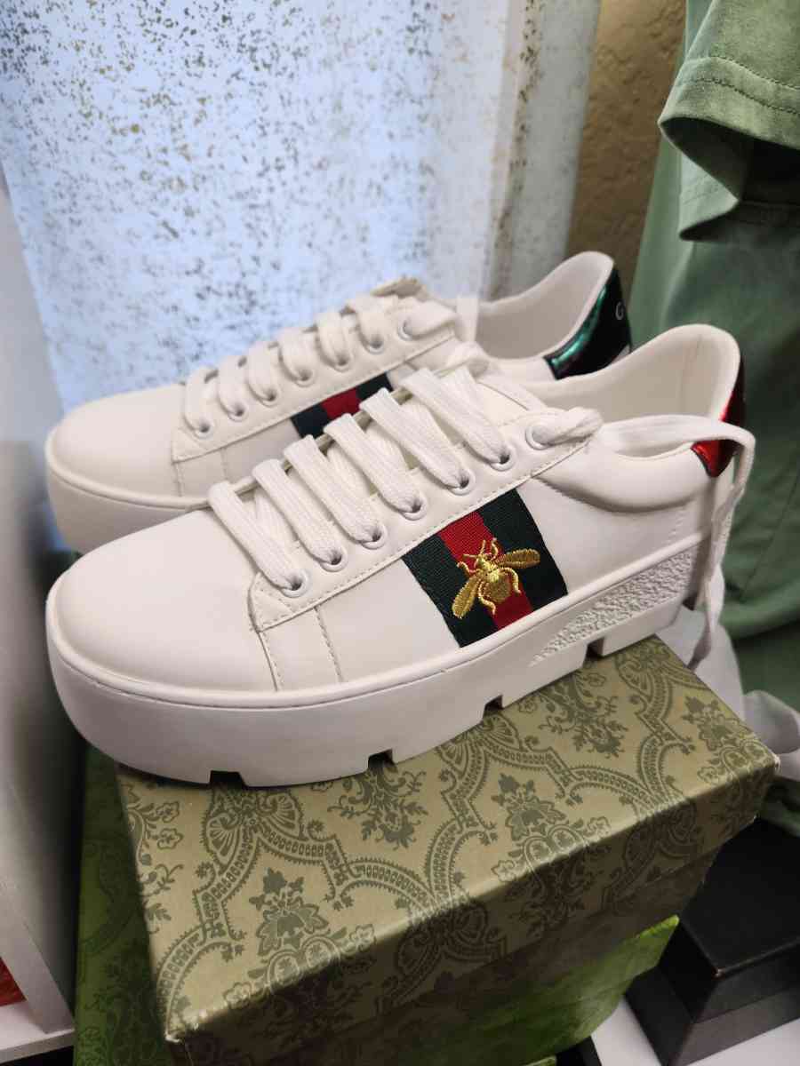 Gucci Bee sneaker Size 7 - Mission Viejo, California