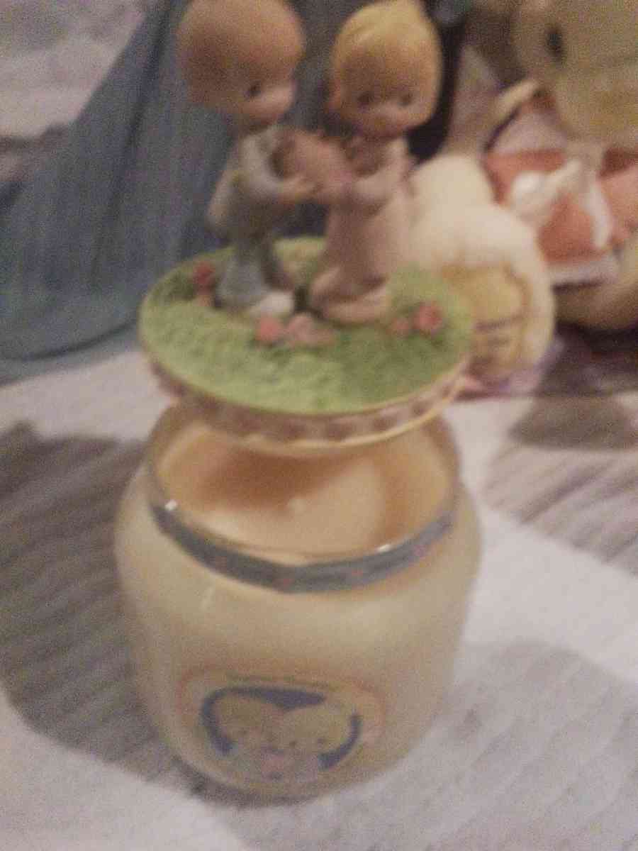 precious moments figurines vintage girl soccer - Southside, Tennessee - FleaMarketBay