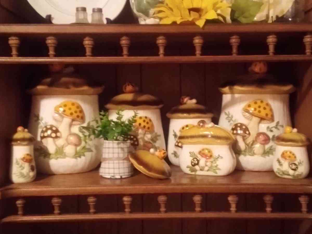 Merry Mushroom Canister set with napkin holder and Cookie Ja - Walnut Ridge, Arkansas