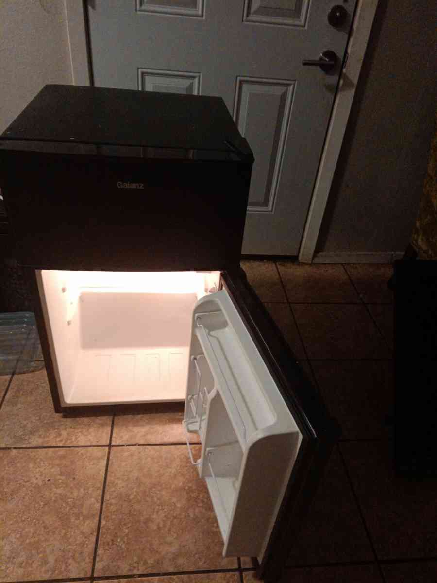 a mini refrigerator - Addison, Texas - FleaMarketBay