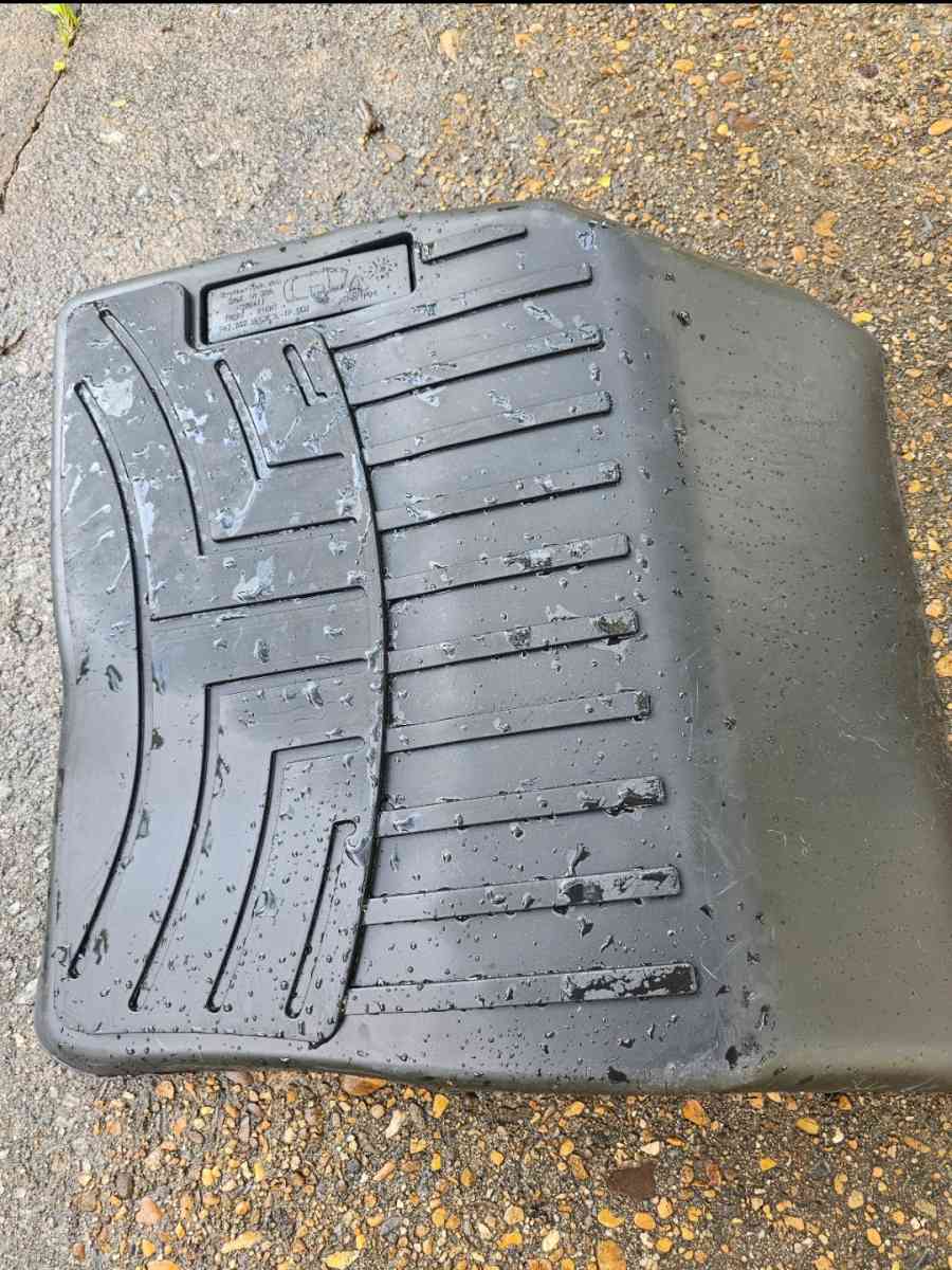 Ford Escape Weathertech Mats and Cargo Liner - Chattanooga, Tennessee - FleaMarketBay