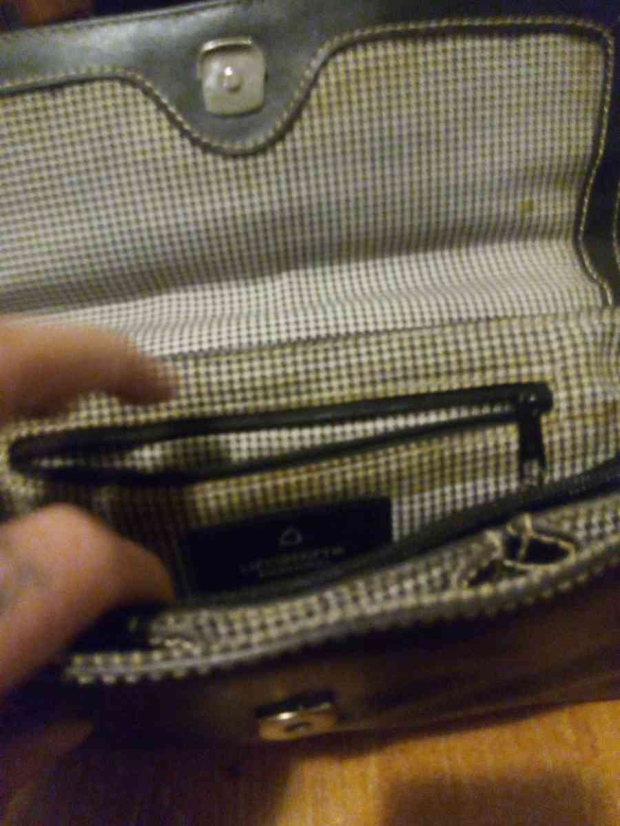 LIZ Clainborne ACCESSORIES - Madison, Illinois - FleaMarketBay