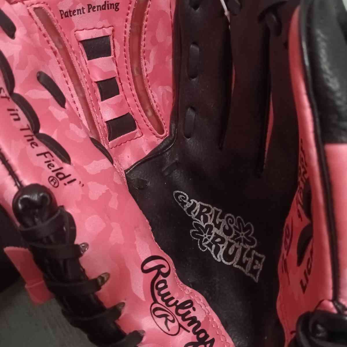 pink softball glove - Bluff, Utah - FleaMarketBay