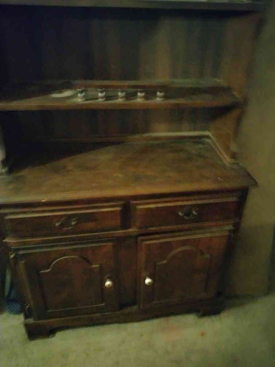 2 piece hutch Brown color - Ashland, Pennsylvania - FleaMarketBay