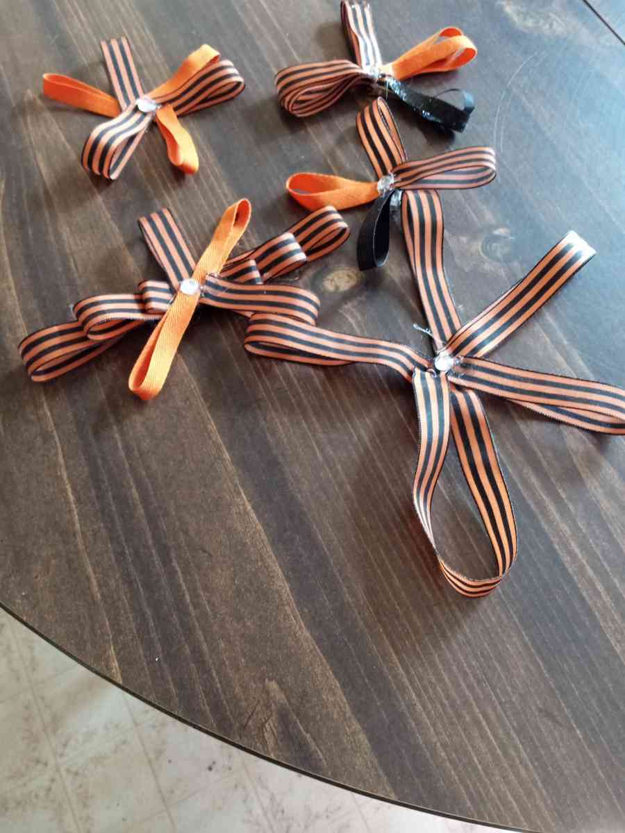 ribbon and fabric and leather hair or gift bows - Tahlequah, Oklahoma - FleaMarketBay