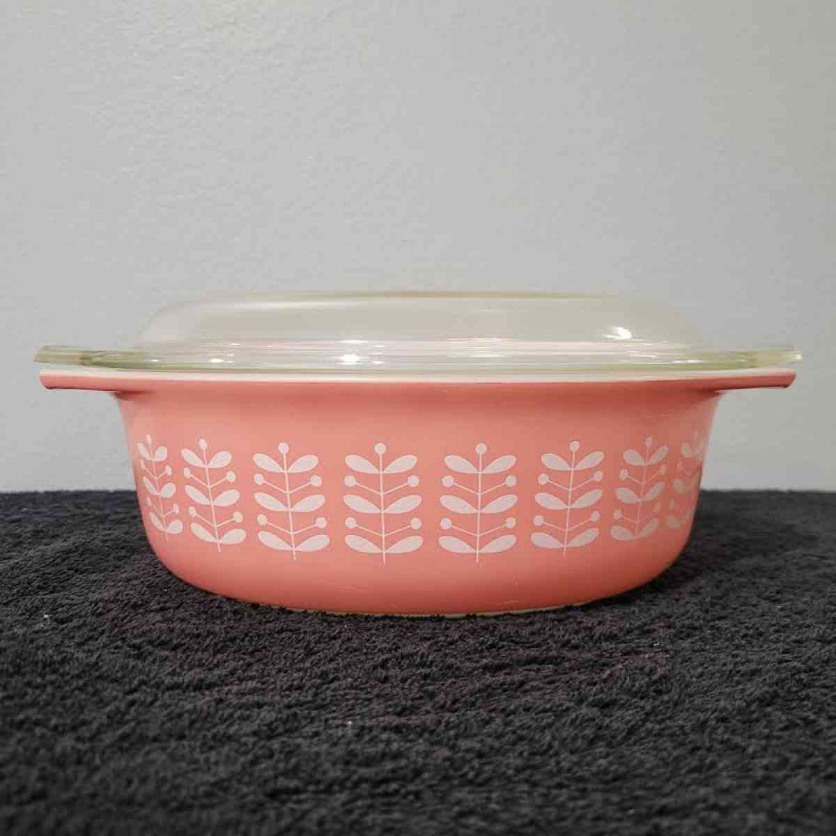 pink pyrex set - South Solon, Ohio - FleaMarketBay
