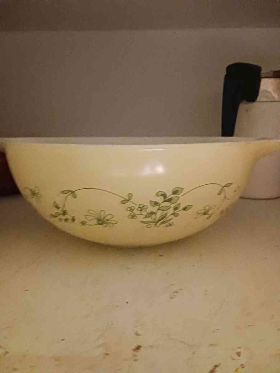 Pyrex bowls - South Solon, Ohio - FleaMarketBay