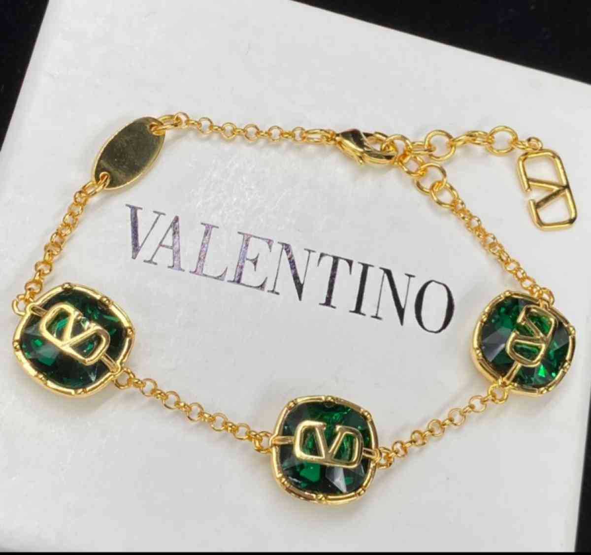 Valentino set fine jewelry - Adelanto, California - FleaMarketBay