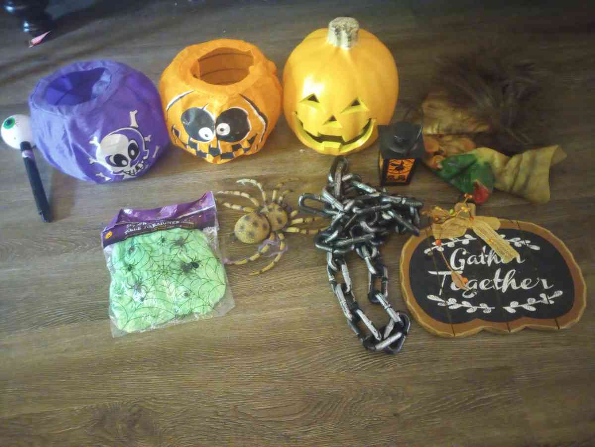 Huge Halloween sale - Old Bridge, New Jersey