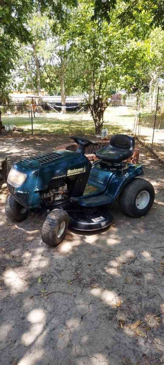 Lawn tractor - Houston, Texas - FleaMarketBay