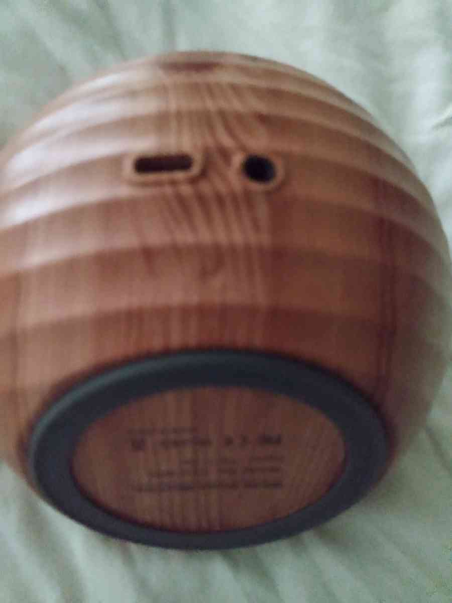 white noise speaker with Aux port needs cords - Ventura, California - FleaMarketBay