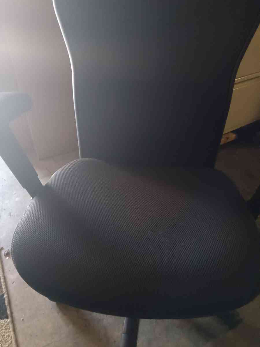 student desk chairs excellent on wheels with ergonomic suppo - Manassas, Virginia - FleaMarketBay