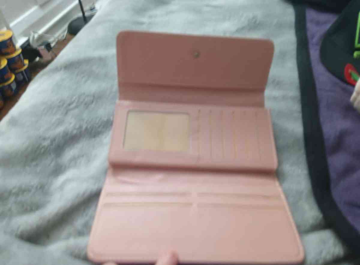 Womens long wallet - Tampa, Florida - FleaMarketBay