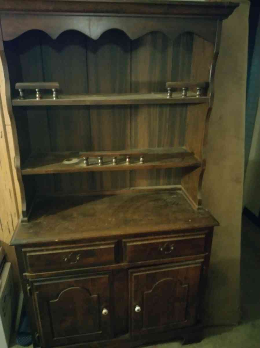 2 piece hutch Brown color - Ashland, Pennsylvania - FleaMarketBay