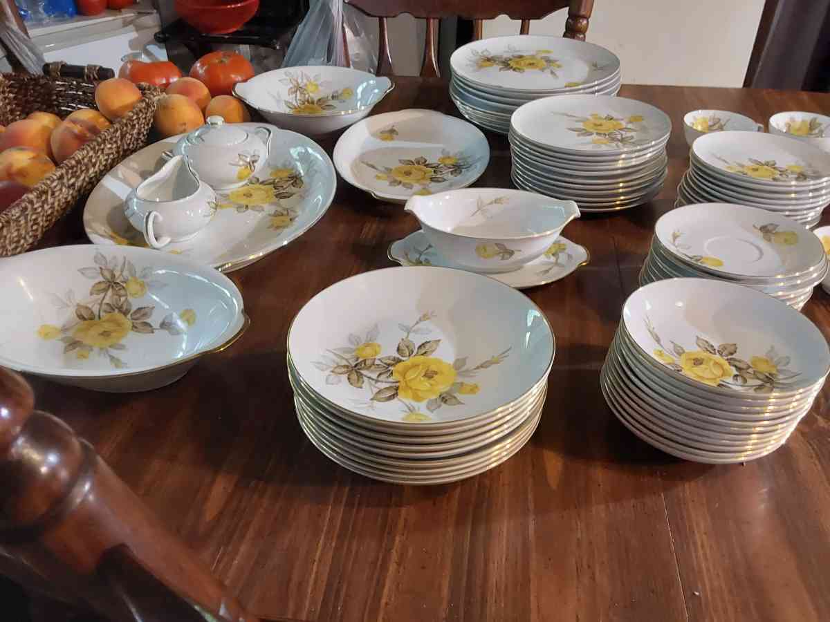 dishes - New Alexandria, Pennsylvania - FleaMarketBay