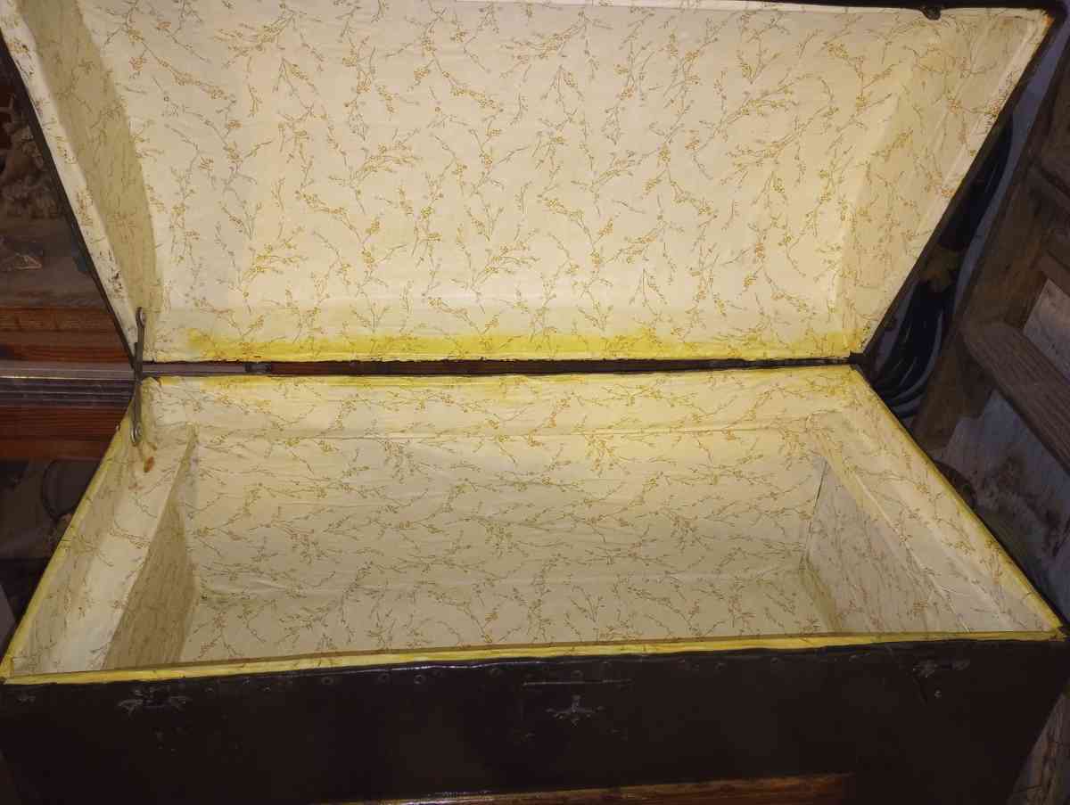 chest - Conroe, Texas - FleaMarketBay