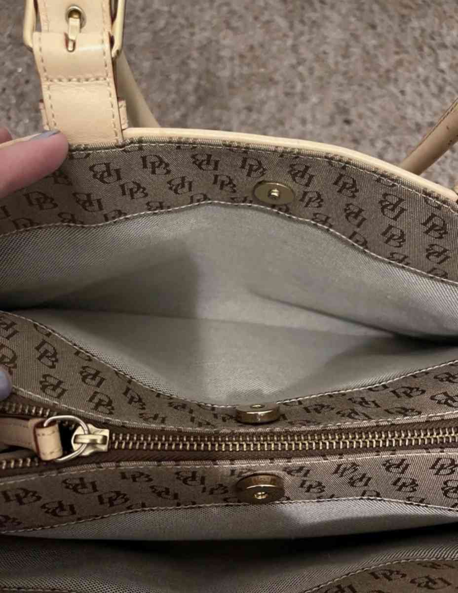 Dooney  Bourke Monogram Buckle Satchel  PreOwned - Dedham, Massachusetts - FleaMarketBay
