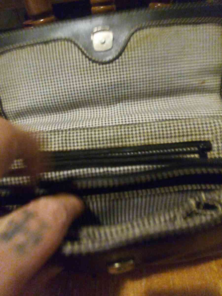 LIZ Clainborne ACCESSORIES - Madison, Illinois - FleaMarketBay