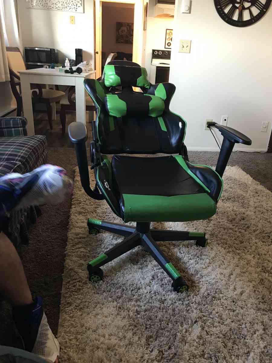 S racer gamer chair - Hamilton, Ohio - FleaMarketBay