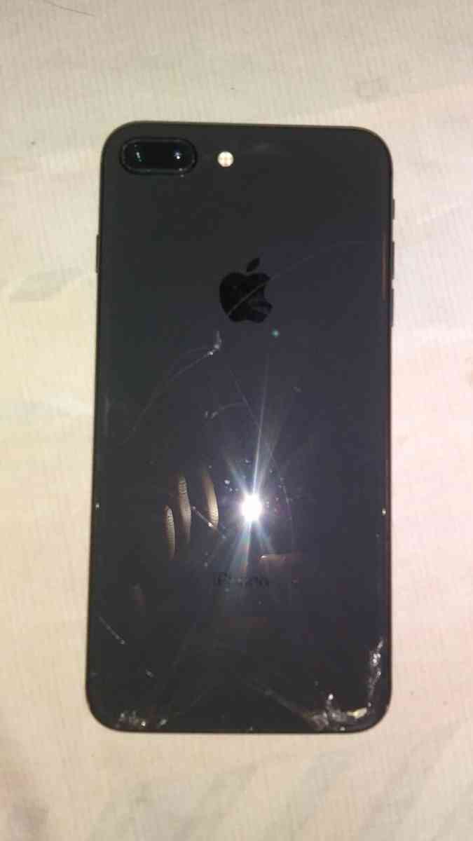 iPhone 8 Plus - Desert Hot Springs, California - FleaMarketBay