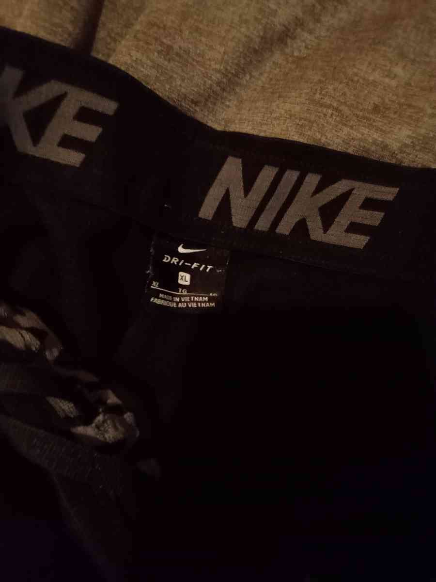 Nike pants and hoodie plus tank top - Detroit, Michigan - FleaMarketBay