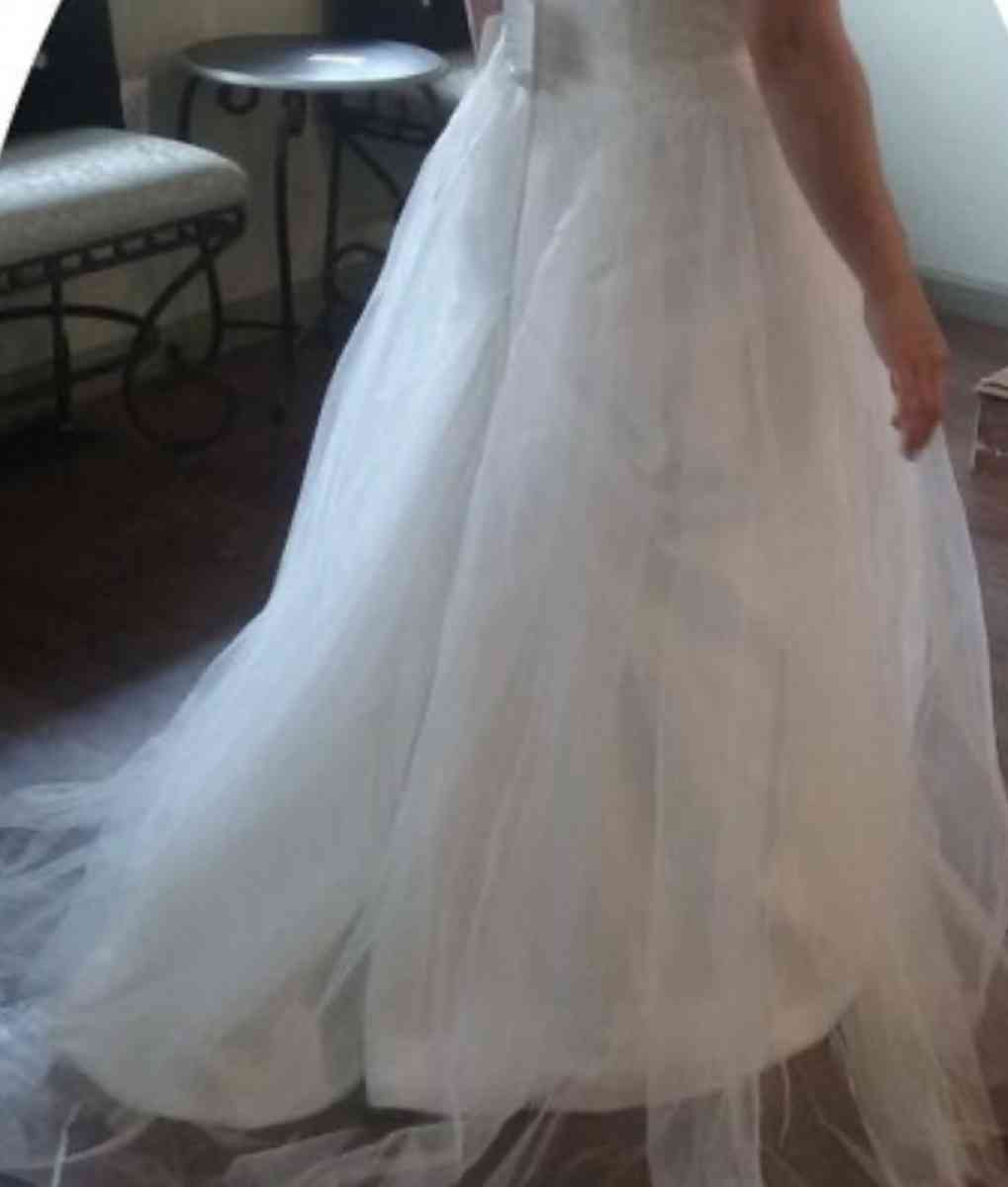 Davids Bridal Wedding Dress - Attleboro, Massachusetts - FleaMarketBay