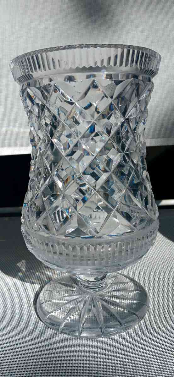 vintage thick crystal vase - Altamonte Springs, Florida - FleaMarketBay