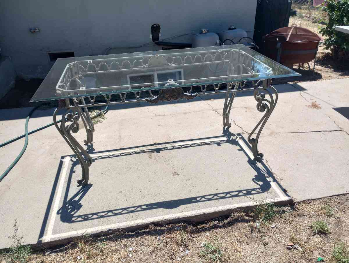 GLASS TABLE - San Bernardino, California - FleaMarketBay
