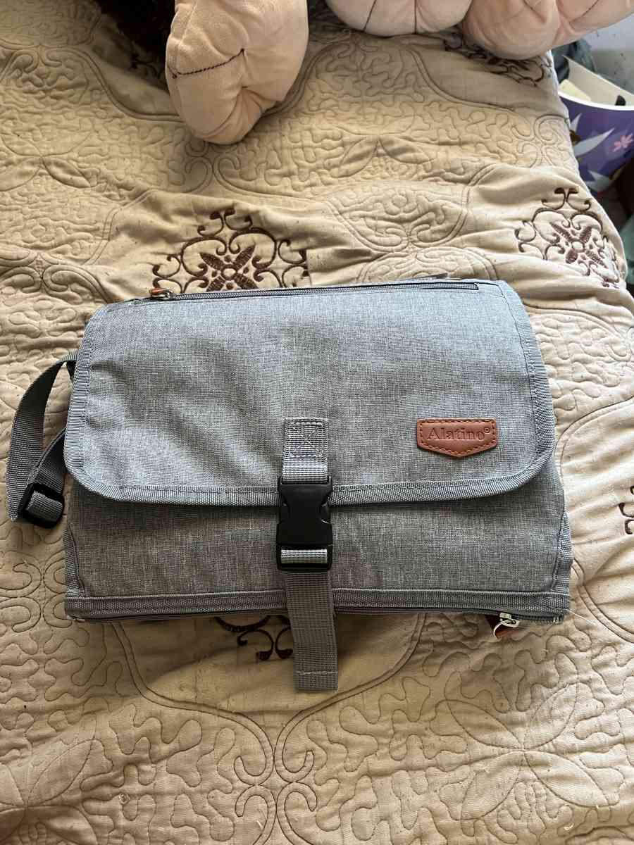 Portable changing pad - Bakersfield, California - FleaMarketBay