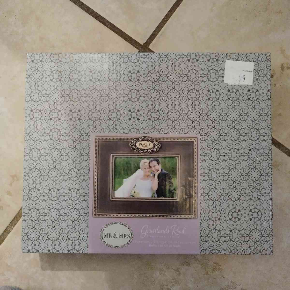 brand new Mr and Mrs bundle set of 5 - Sarasota, Florida - FleaMarketBay