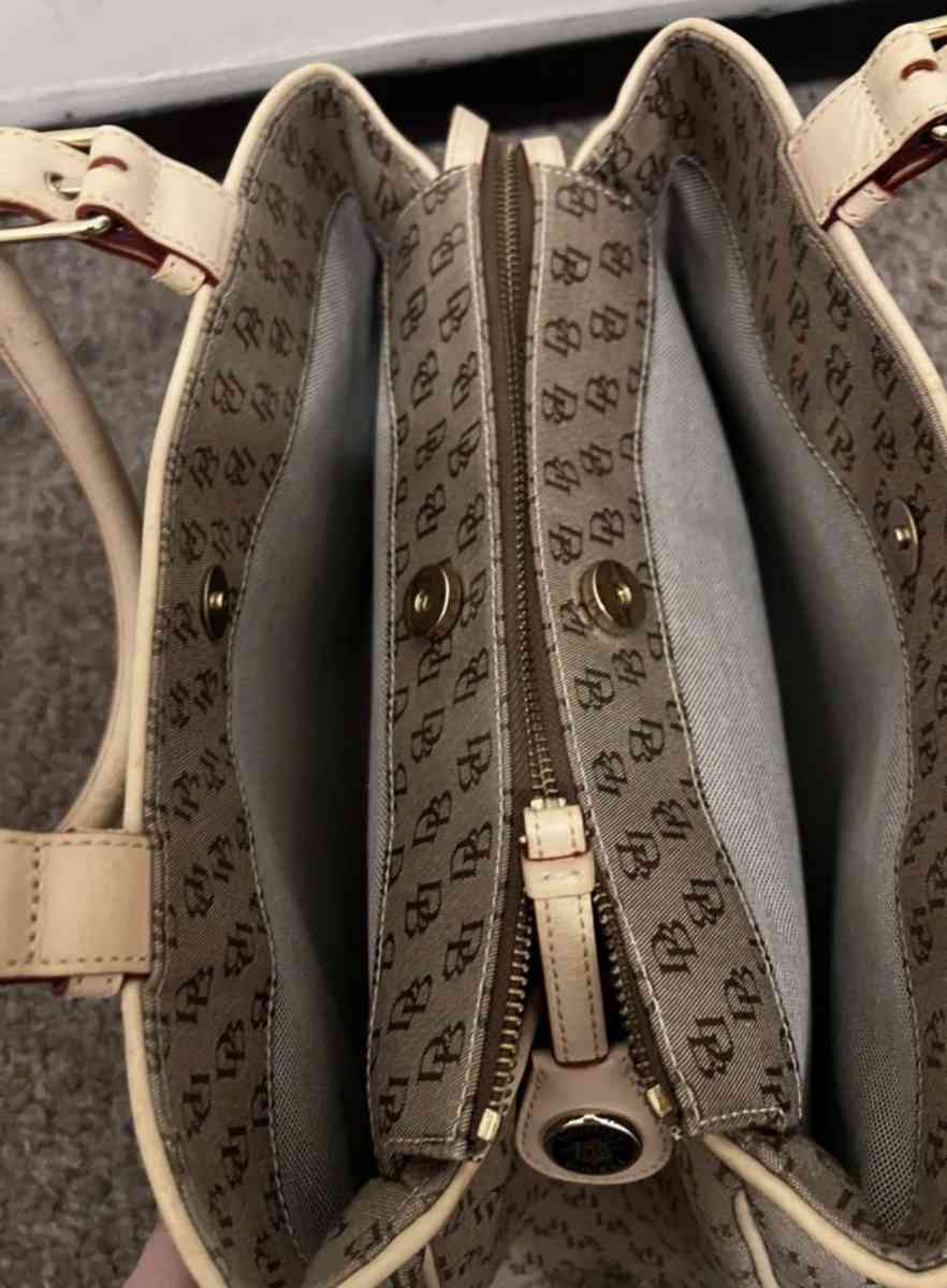 Dooney  Bourke Monogram Buckle Satchel  PreOwned - Dedham, Massachusetts - FleaMarketBay