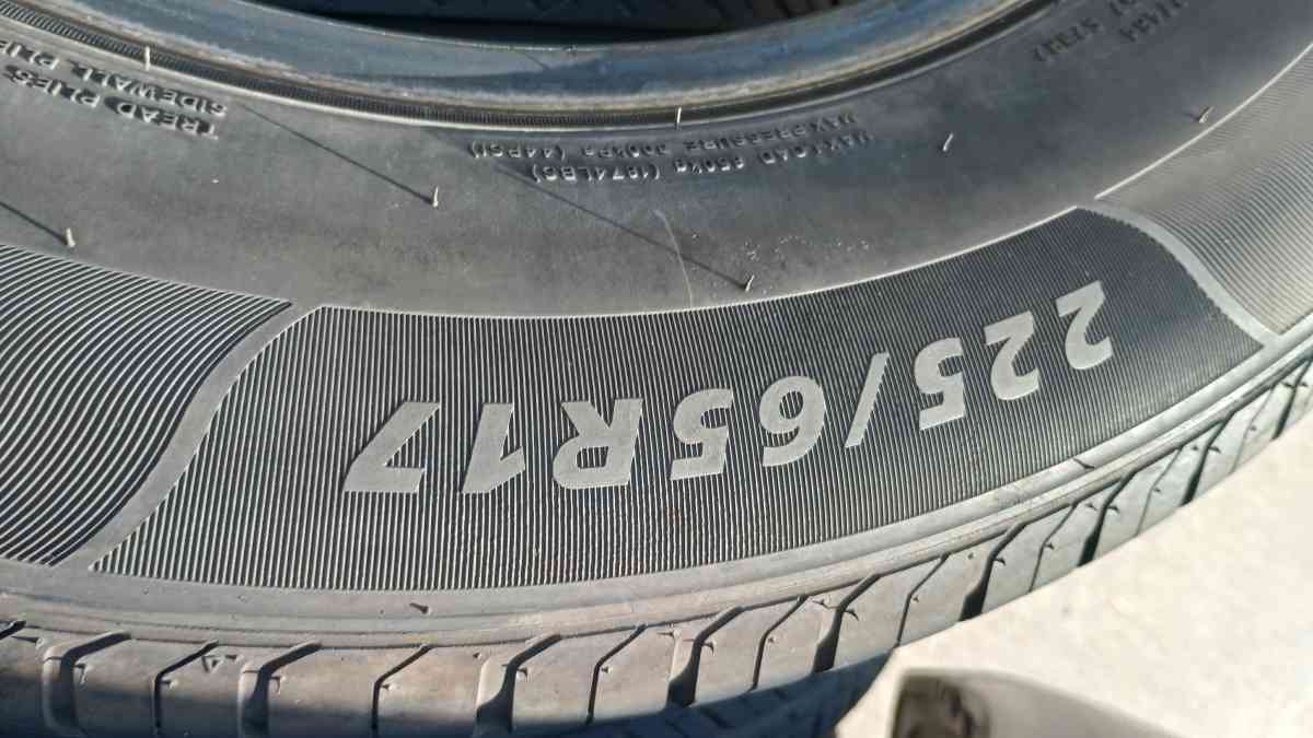 Sailun matching set of 4 tires 225 65 17 - Springtown, Texas