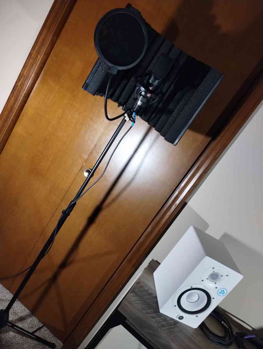 A Home Studio That Wont Break The Bank - Bloomington, Illinois - FleaMarketBay