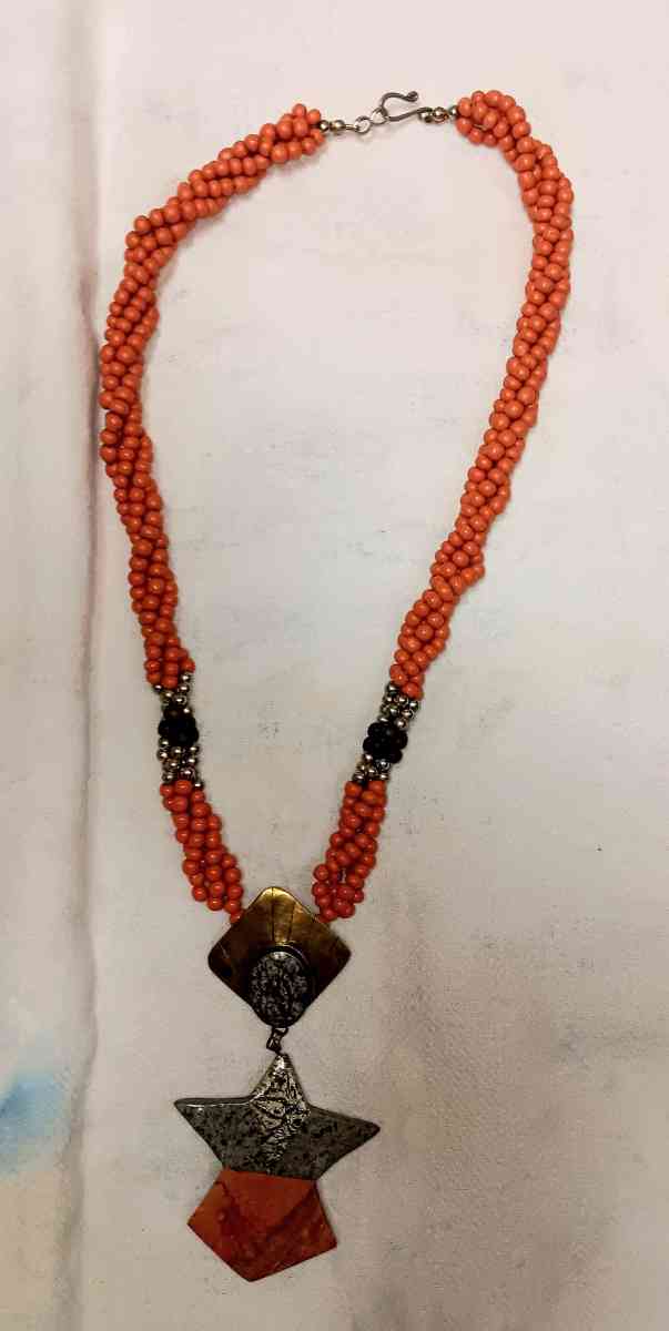vintage 18 in long necklace - Altamonte Springs, Florida - FleaMarketBay
