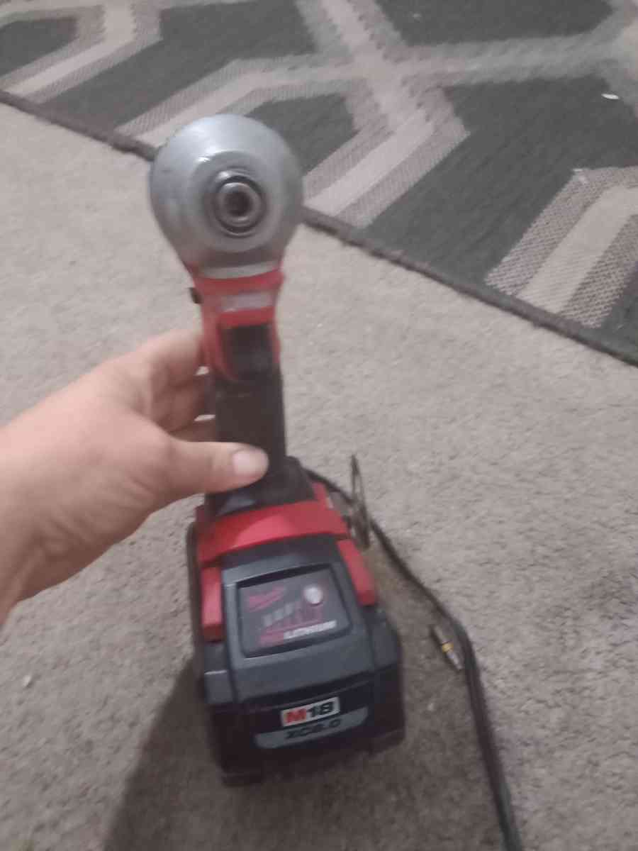 Milwaukee hex hydraulic driver and hex driver - Kansas City, Missouri - FleaMarketBay