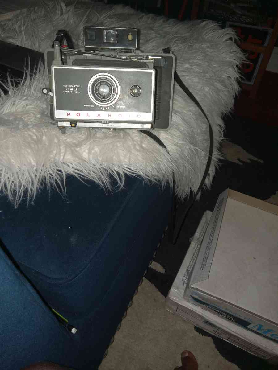 a vintage Polaroid camera - Clearlake, California - FleaMarketBay