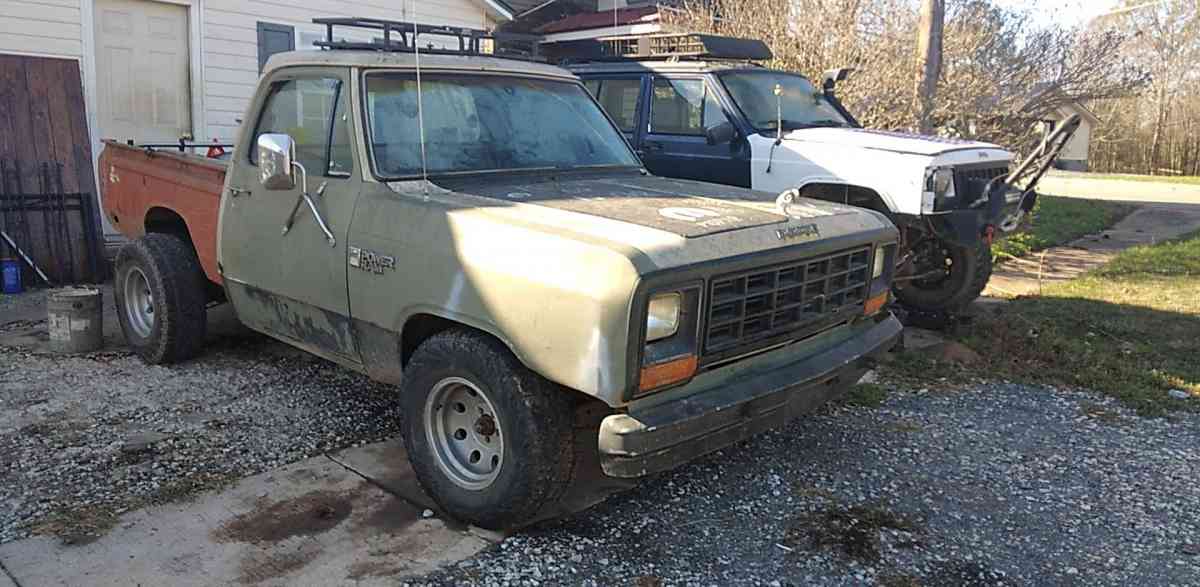 1984 dodge D150 Regular Cab short bed - Ramseur, North Carolina - FleaMarketBay