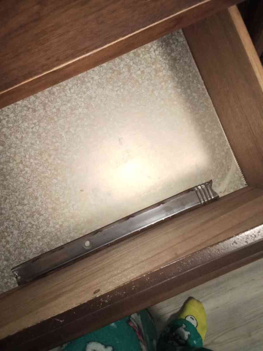 wooden dresser - Red Bud, Illinois - FleaMarketBay