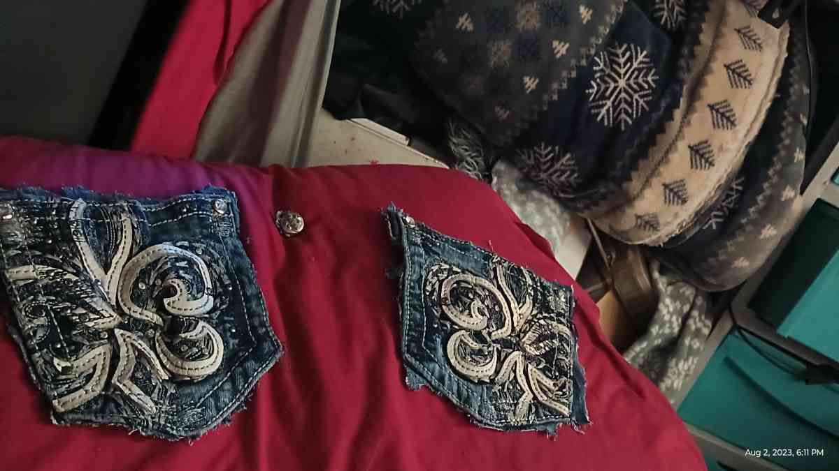 miss me back pockets and button - Purcell, Oklahoma - FleaMarketBay