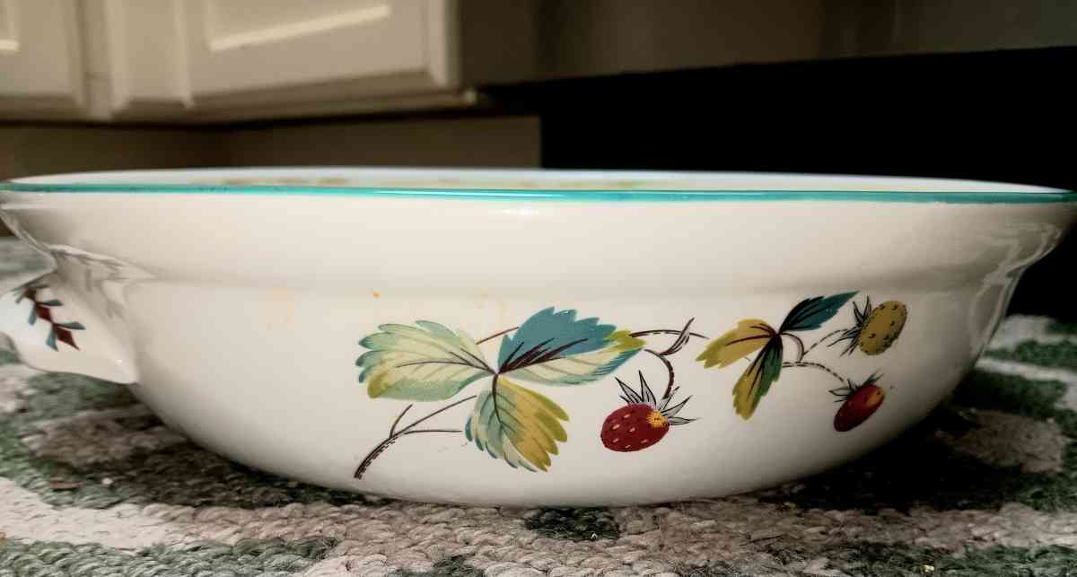 Royal Westinghouse casserole dish with cover - Altamonte Springs, Florida - FleaMarketBay
