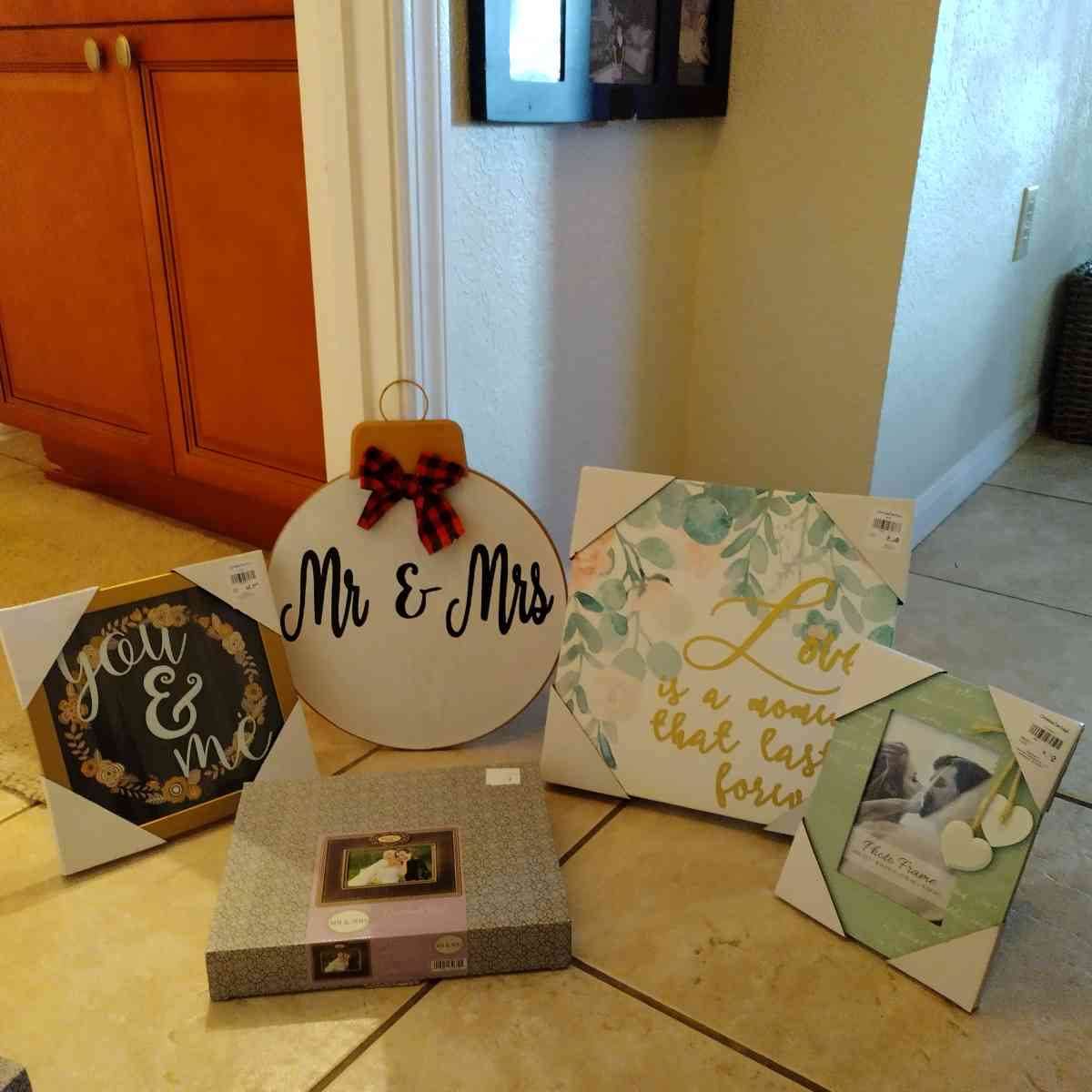 brand new Mr and Mrs bundle set of 5 - Sarasota, Florida - FleaMarketBay