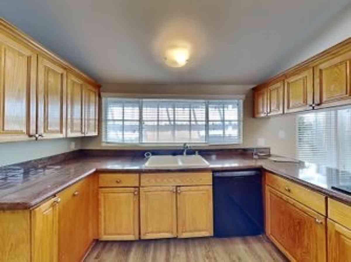 AMAZING FAMILY HOME NOW ON MARKET - Woodland Hills, California - FleaMarketBay