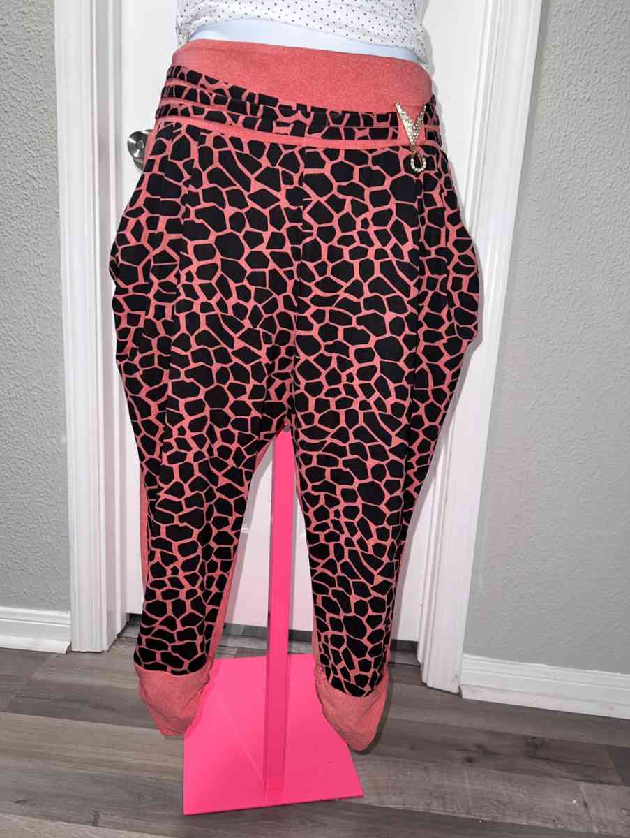 Coral Lepard Leggins - Houston, Texas - FleaMarketBay