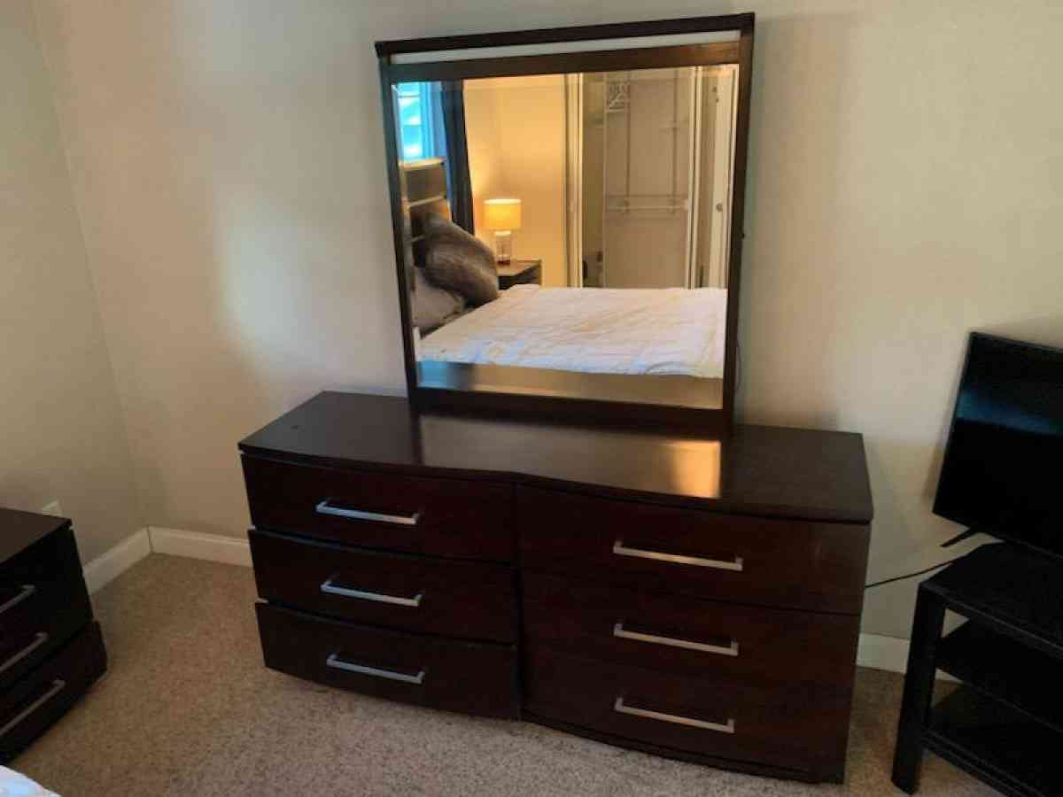 California king adjustable bed with remote and whole bedset - Clearwater, Florida - FleaMarketBay