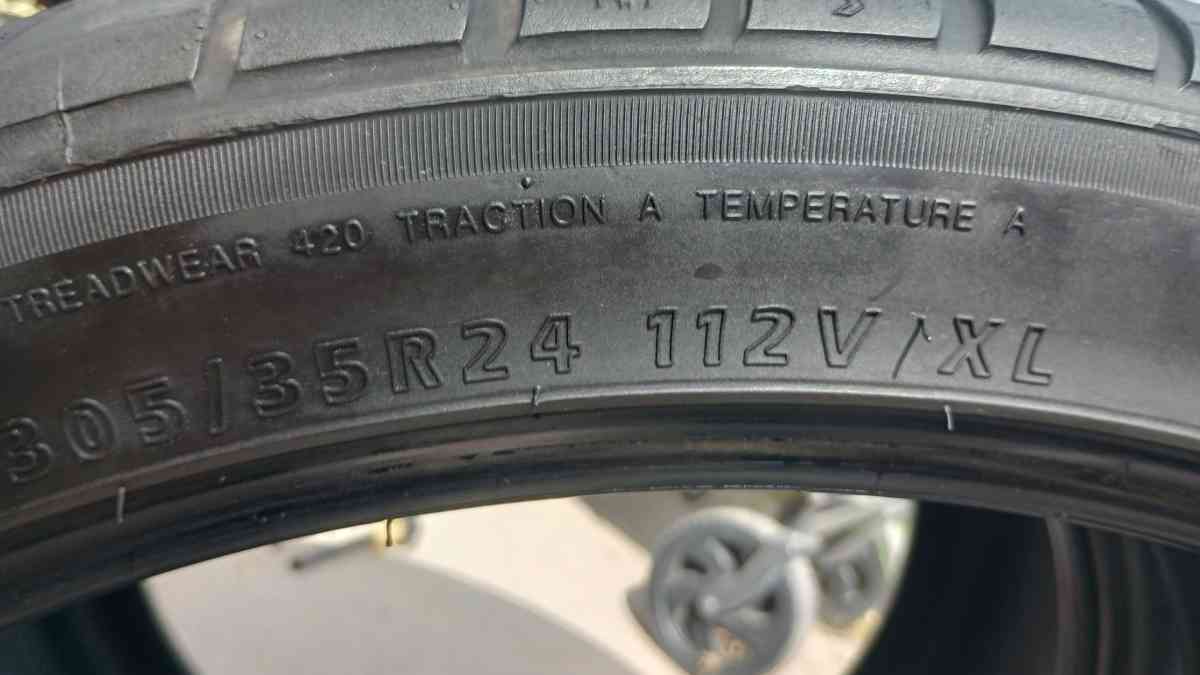 305 35 24 tires  1 pair matching - Springtown, Texas - FleaMarketBay