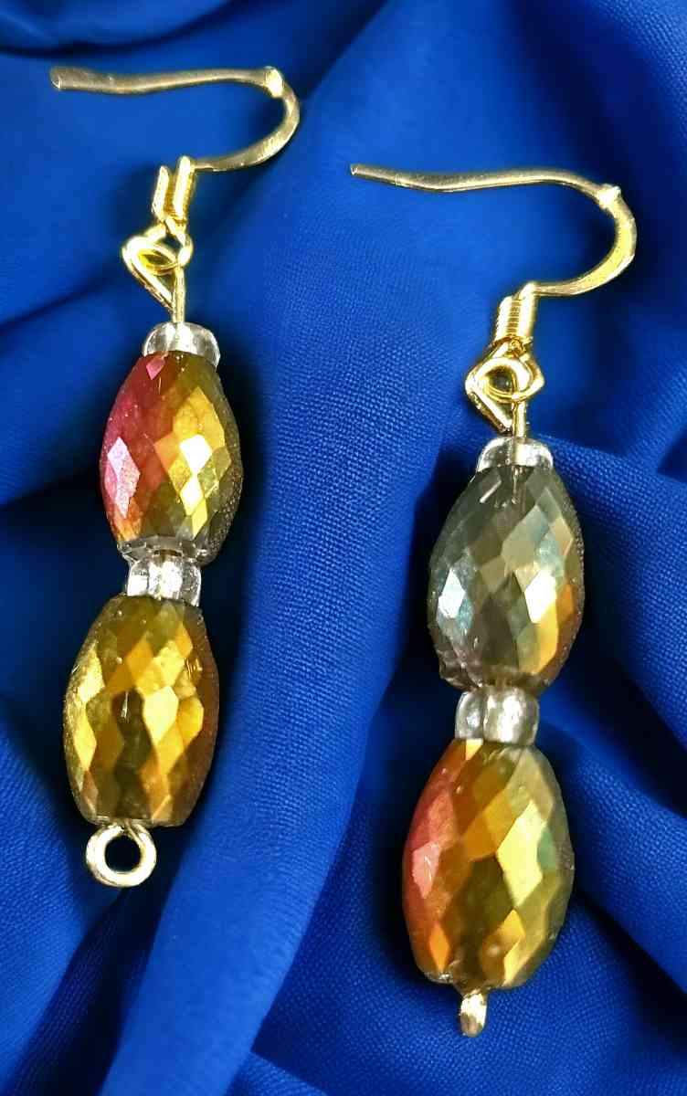 Glass Bead Irredescent Necklace and Earring Set - Youngsville, Louisiana - FleaMarketBay