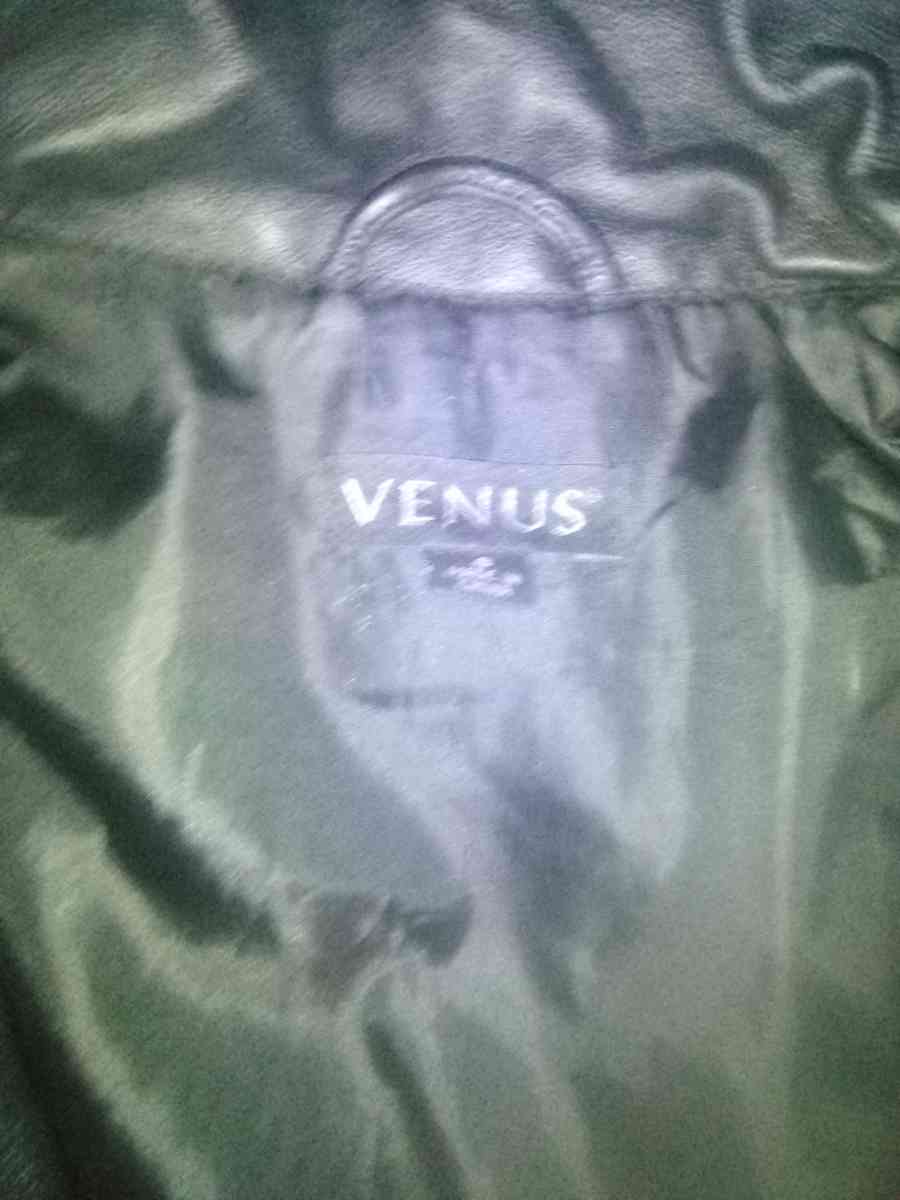 womens black leather jacket - Clarksville, Tennessee - FleaMarketBay