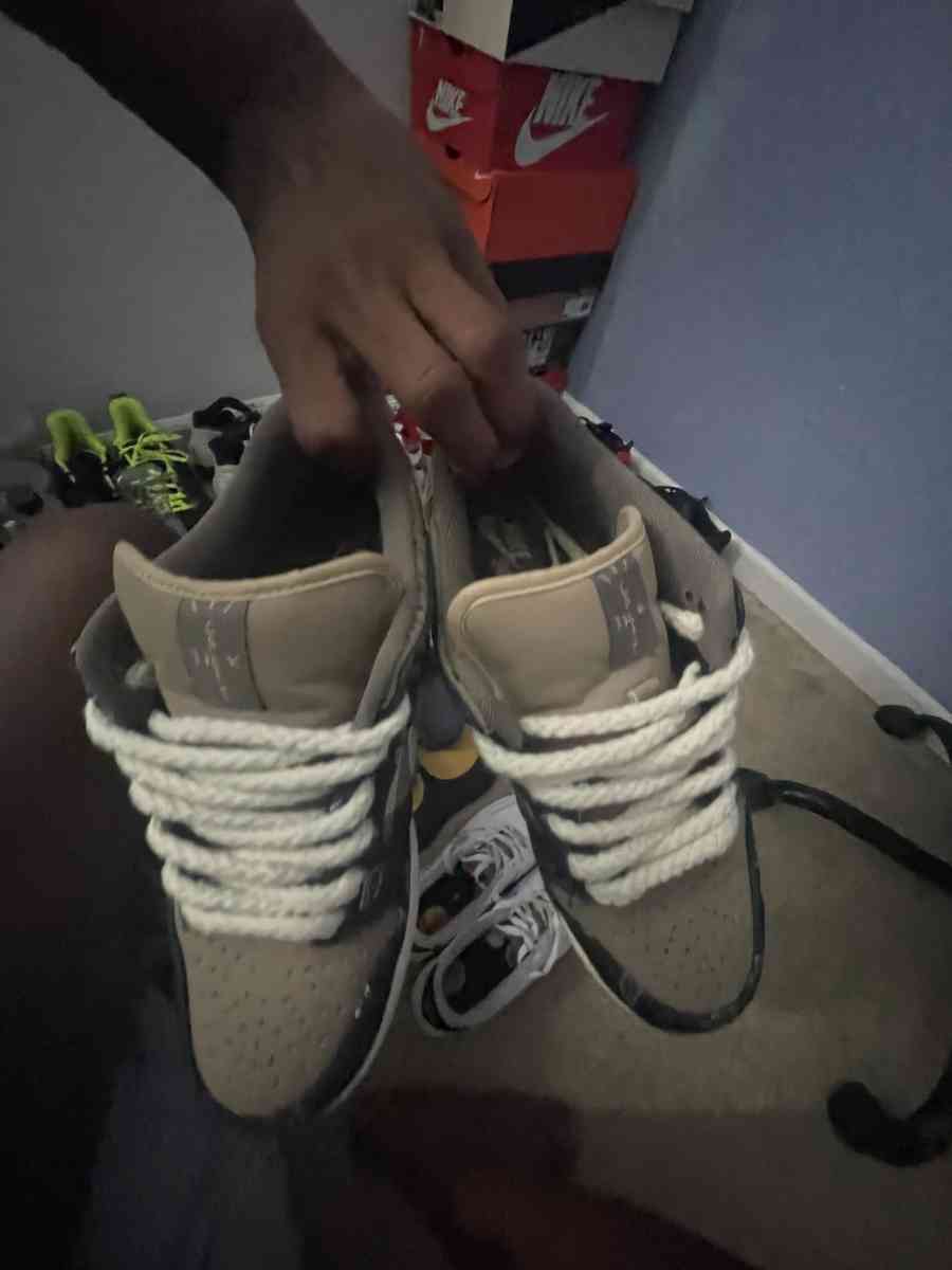 Travis scoot sb dunk size 7 - Statesville, North Carolina - FleaMarketBay